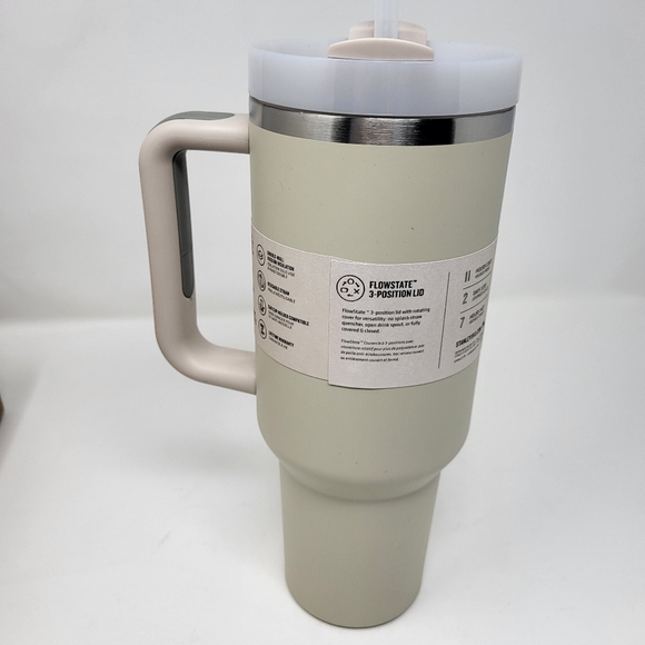 Stanley "The Quencher" H2.0 FlowState Tumbler Dune Soft‎ Matte 40 Oz New - Picture 3 of 8